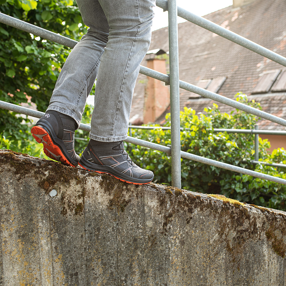 330060_be_adventure_2-2_GTX_mid_graphite-orange_act01 330060_be_adventure_2-2_gtx_mid_graphite-orange_act0101910