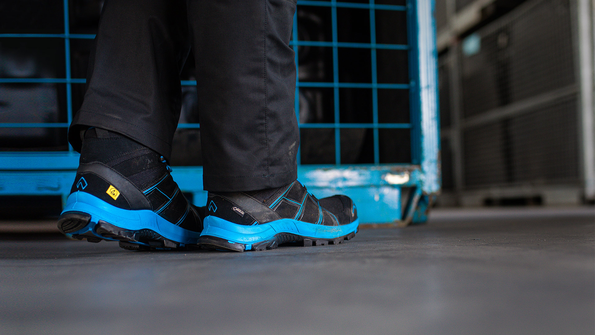 610015_black_eagle_safety_40_mid_black_blue