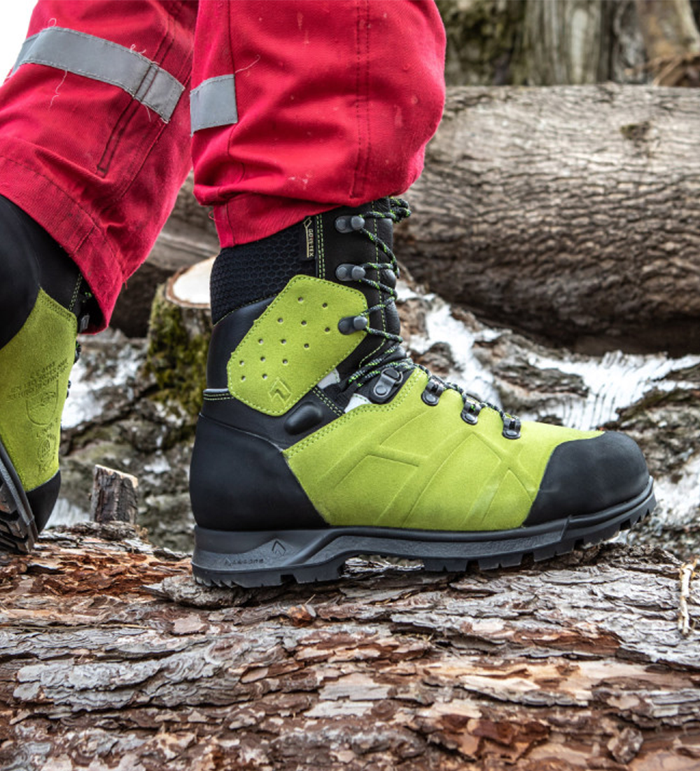 Protector-Forest-Ultra-V8-action Protector-Forest-Ultra-V8-action